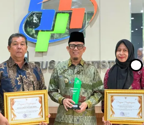 Bupati OKU H Teddy Meilwansyah  Sandang Penghargaan Desa Cantik Nasional
