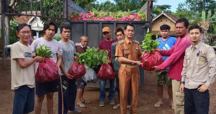 Cegah Longsor, Atlas OKU Selatan Tanam Ribuan Pohon