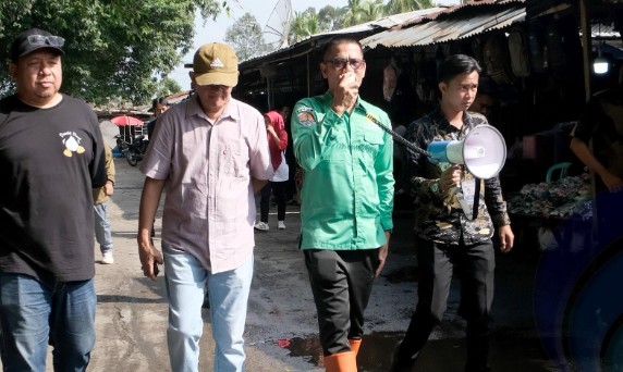 Gencar Sosialisasikan dan Gotong Royong Bersihkan Pasar Saka Selabung