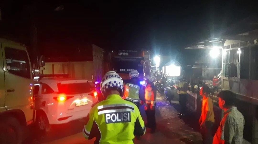 Truk Batubara Parkir di Bahu Jalan di Baturaja Sebabkan Kemacetan Selama 2 Jam