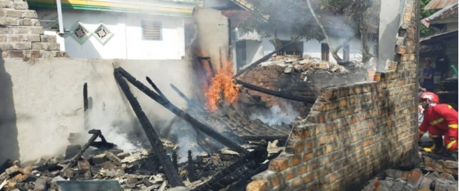 Kebakaran Hanguskan Bengkel dan Rumah Warga di Rantau Panjang