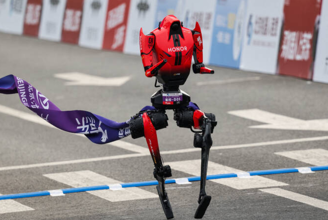 Robot Honor Pecahkan Rekor Half Marathon Dunia, Kalahkan Manusia di Beijing!
