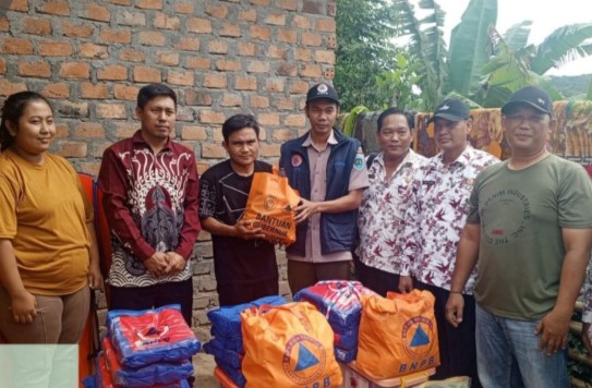 Gerak Cepat Salurkan Bantuan untuk Korban Longsor dan Kebakaran