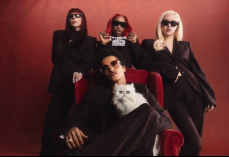 Lady Gaga dan Rose Blackpink Bikin Kejutan di Video Klip Terbaru Bruno Mars!