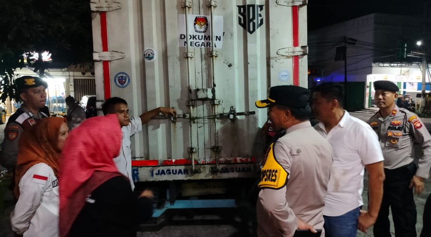 Periksa Kerusakan Surat Suara Sebelum Diterima