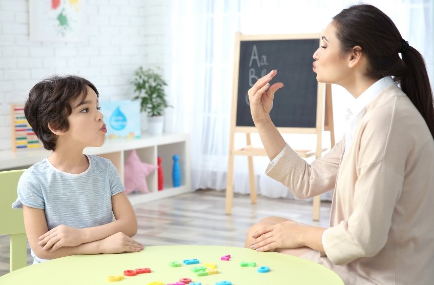 Anak Terlambat Bicara atau Speech Delay, 6 Hal Ini Mungkin Jadi Penyebabnya