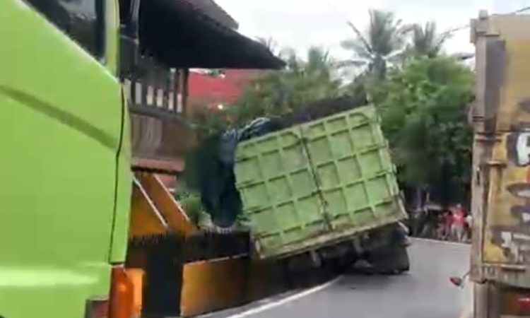 Lalulintas di OKU Sempat Lumpuh, Larangan Berlaku, Truk Batubara Masih Melintas,