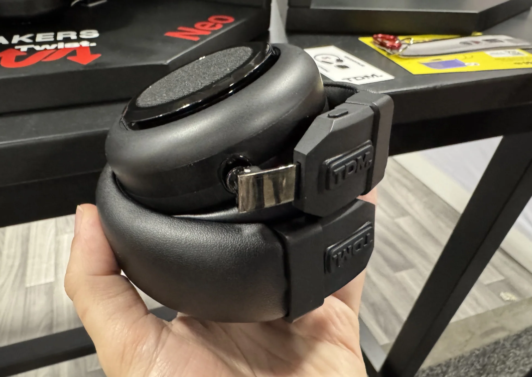 CES 2026 Hadirkan TDM Neo, Headphone Unik yang Bisa Langsung Jadi Speaker