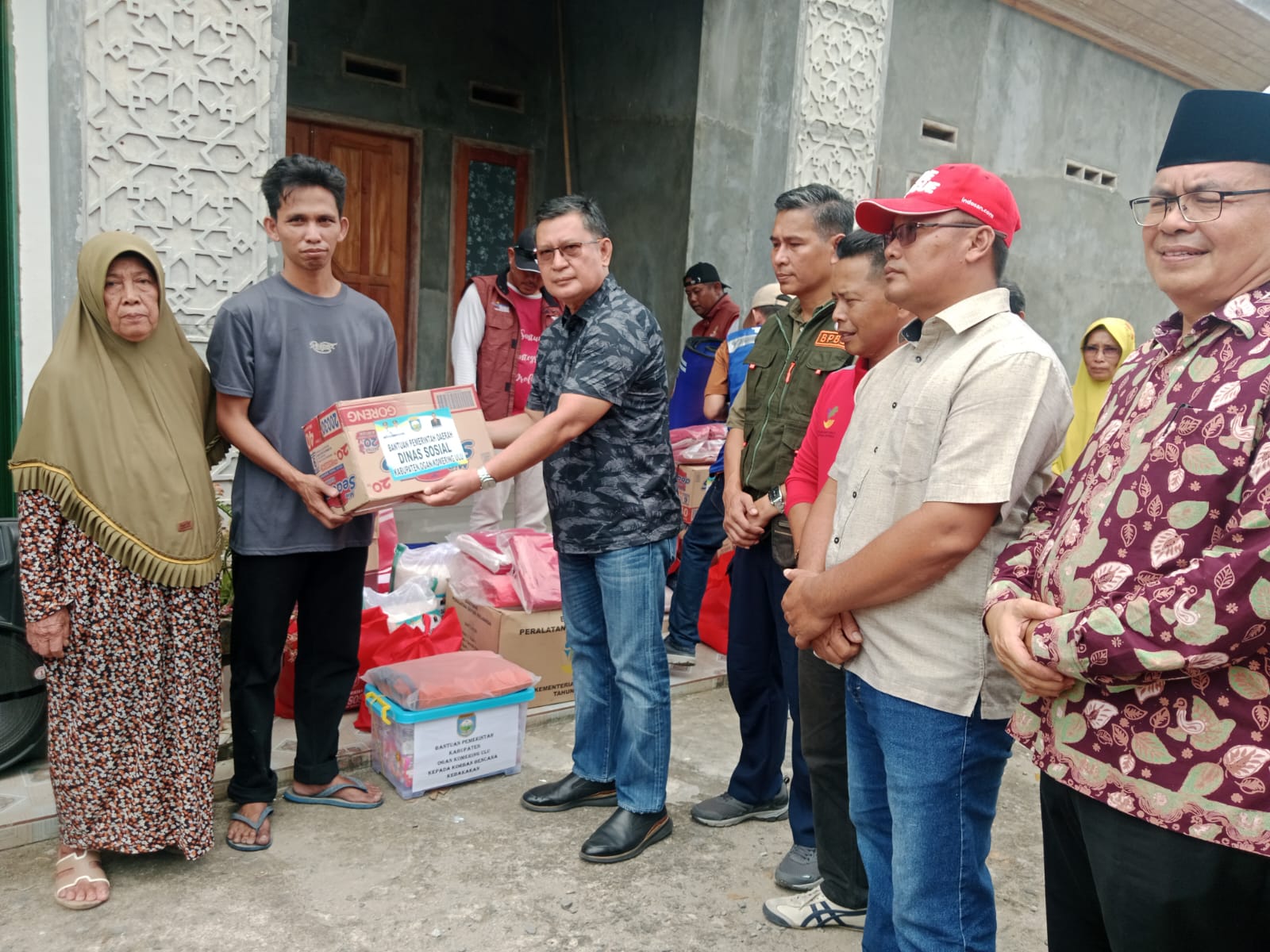 Wabup OKU Salurkan Bantuan untuk Korban Kebakaran di Bunglai