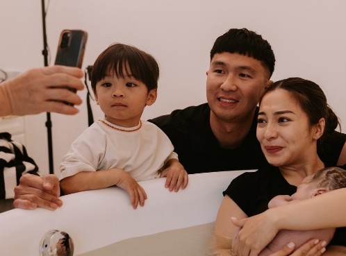 Nikita Willy Melahirkan Anak Kedua dengan Metode Water Birth!