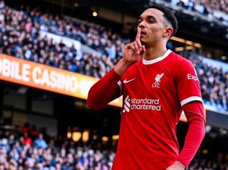 Real Madrid dan Barcelona Berebut Dapatkan Trent Alexander-Arnold