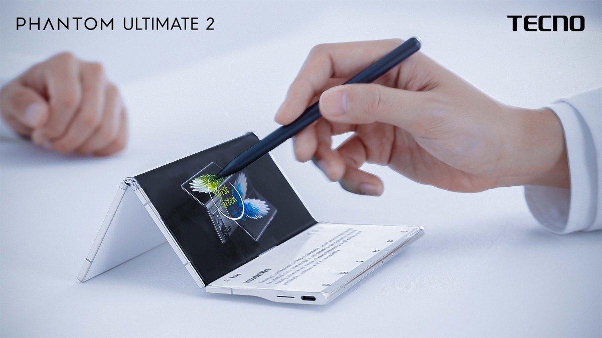 Tecno Pamerkan Smartphone Konsep Tri-Fold Phantom Ultimate 2