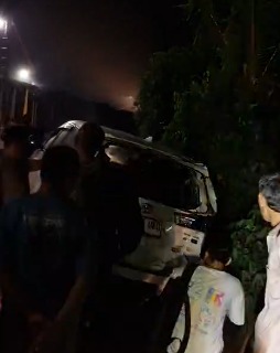 Innova Ditabrak Kereta Babaranjang, Dua Penumpang Selamat