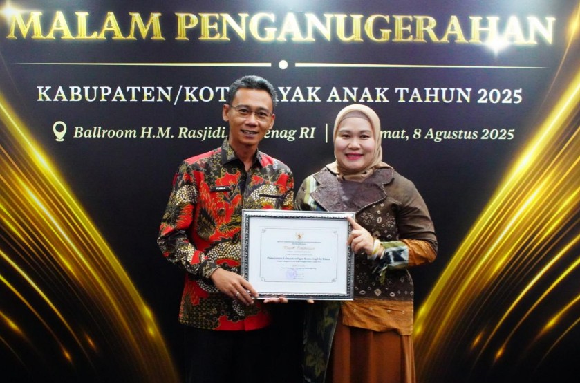 OKU Timur Terima Piagam Penghargaan Kabupaten Layak Anak Kategori Nindya