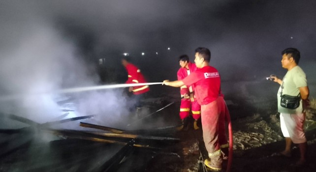 Diduga Konsleting Listrik, Rumah Warga OKU Selatan Hangus Terbakar
