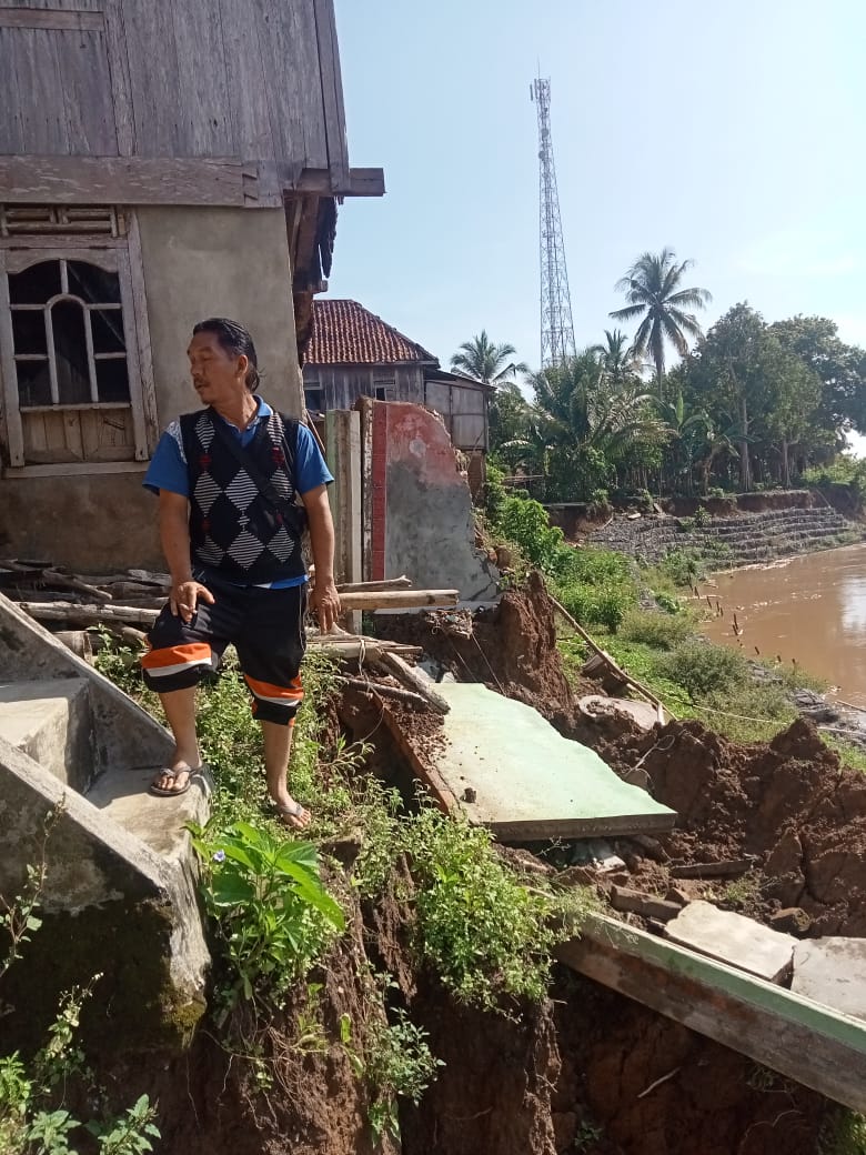 Longsor, 1 Rumah Nyaris Roboh 4 Lainnya Mengkhawatirkan