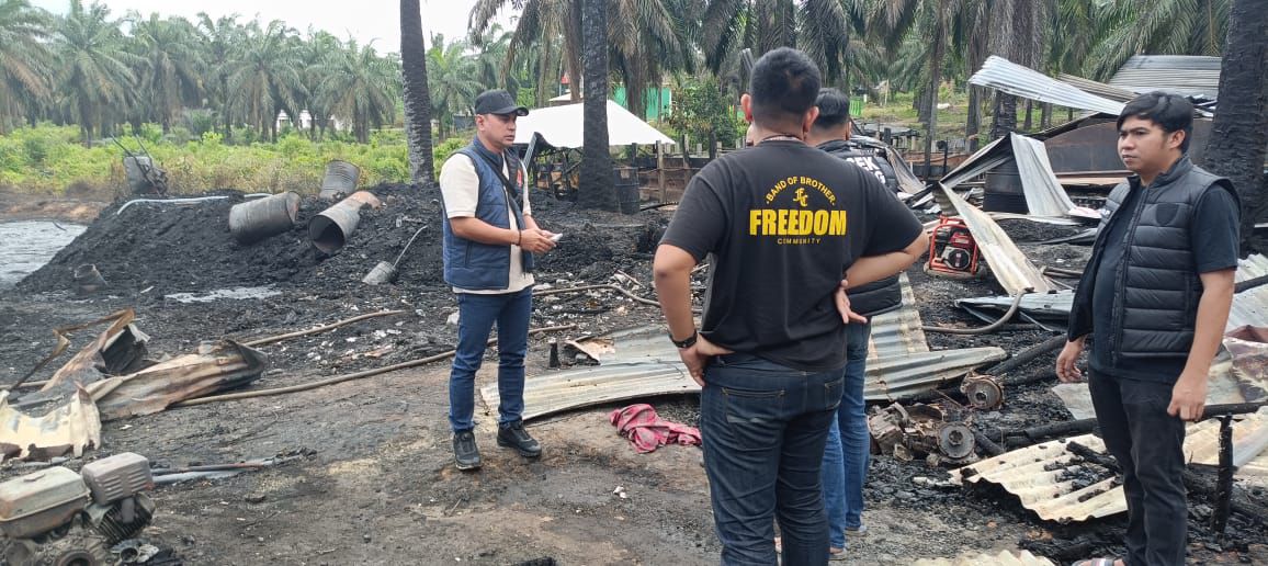 Penyulingan Minyak Ilegal di Keluang Muba Terbakar