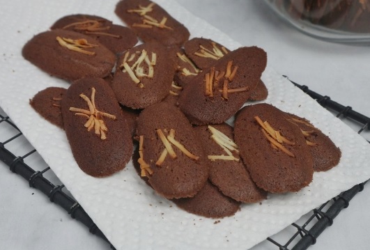 Resep Lidah Kucing Cokelat Renyah, Kue Tipis dengan Aroma Cokelat yang Menggoda