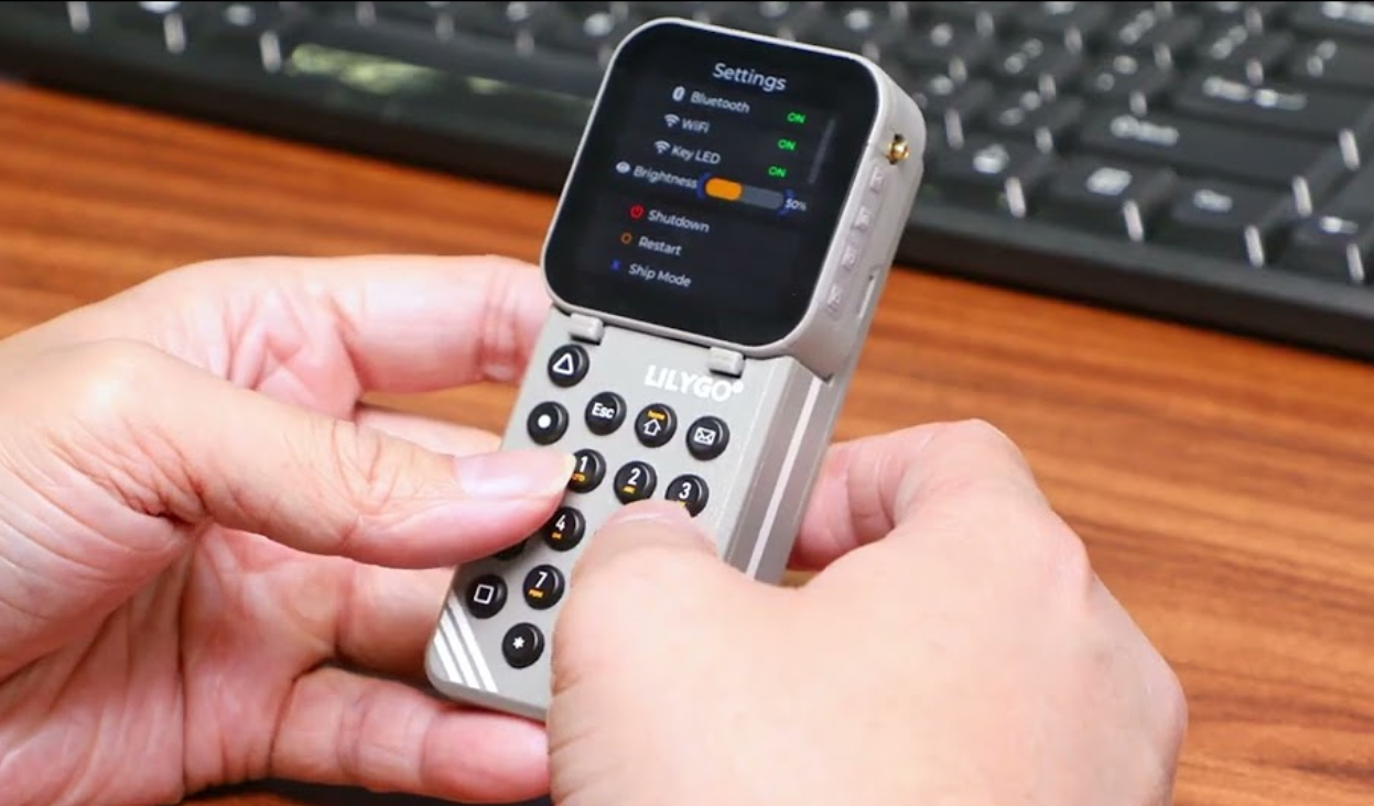 Belum Rilis tapi Bikin Penasaran: Ini Isi LILYGO T-Display SF32 Joystick 