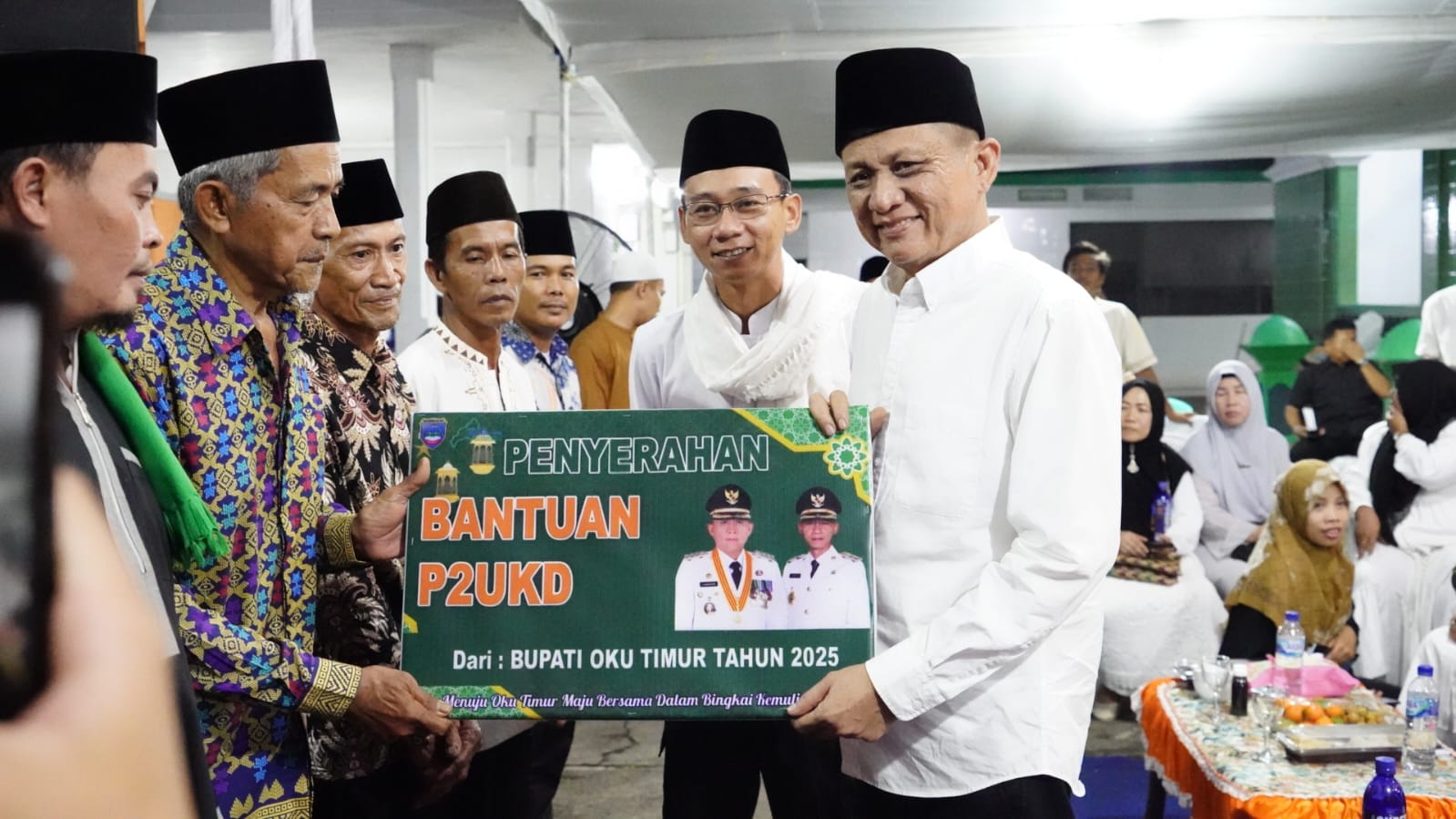 Beri Hadiah Umroh kepada Masyarakat