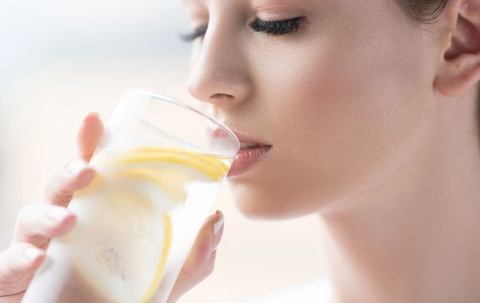 4 Manfaat Minum Air Lemon di Pagi Hari