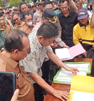 Ratusan Warga Desak Kepastian Tapal Batas OKU Timur–OKI