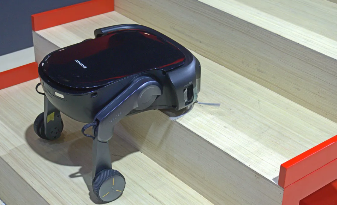Bukan Sekadar Robot Vacuum, Roborock Saros Rover Punya Kaki dan Bisa Panjat Tangga