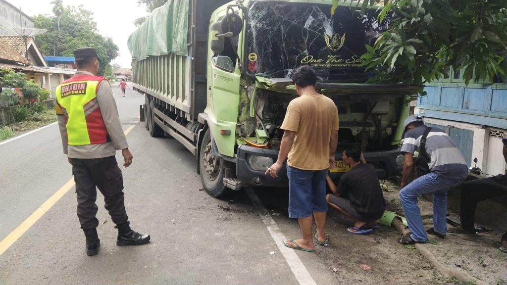 Truk Batubara di OKU Kecelakaan Saat Konvoi 