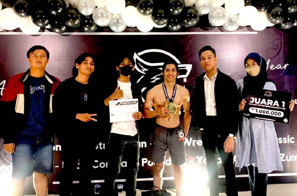 Rezi Handika Binaragawan Asal Baturaja Juara 1 Mini Body Contest di Palembang