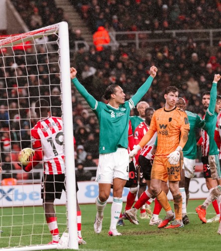 Sundulan Virgil van Dijk Cetak Rekor Baru di Liga Premier