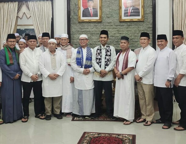 Tunggu UAS, Ribuan Jemaah OKU Raya Padati GOR Baturaja