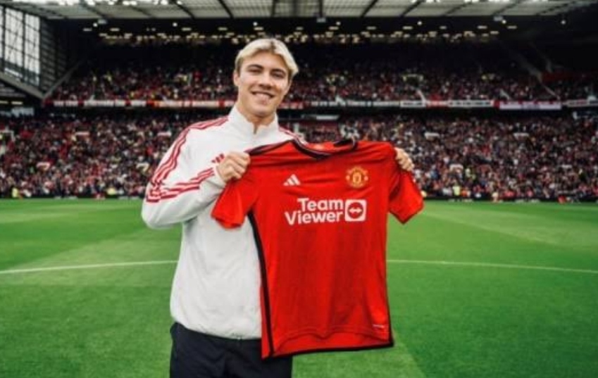 Manchester United resmi merekrut Rasmus Hojlund