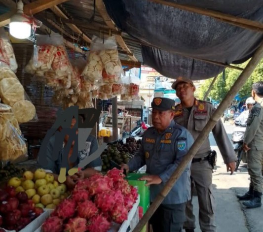 Tertibkan PKL dan Baleho di Sekitar Pasar Muaradua