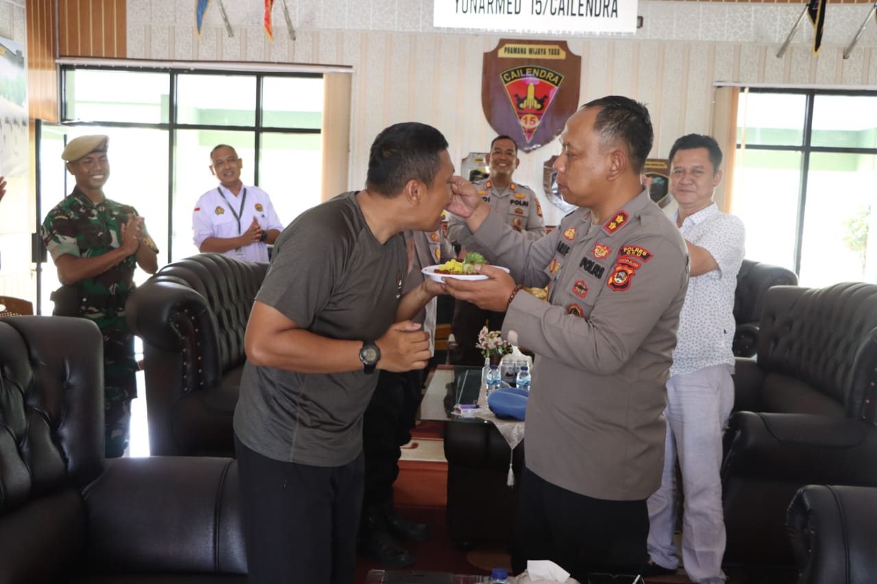 Berikan Kejutan HUT RI TNI ke-78, Kapolres OKU Beri Pesan Mendalam