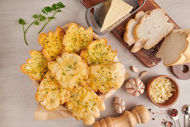 Memanjakan Lidah dengan Lezatnya Garlic Bread Sederhana Buatan Rumahan 