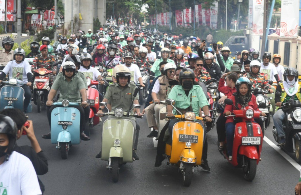 Naik Vespa, Ratu Dewa-Prima Salam Daftar ke KPU