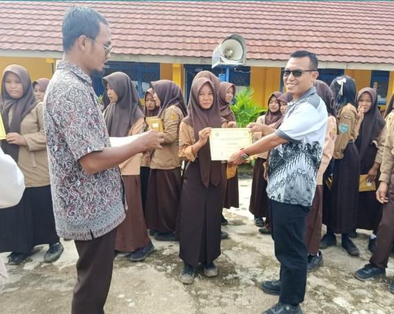 Kepala SMPN 02 Buay Pemaca Pesan Siswa Gunakan Libur Sekolah untuk Kegiatan Bermanfaat