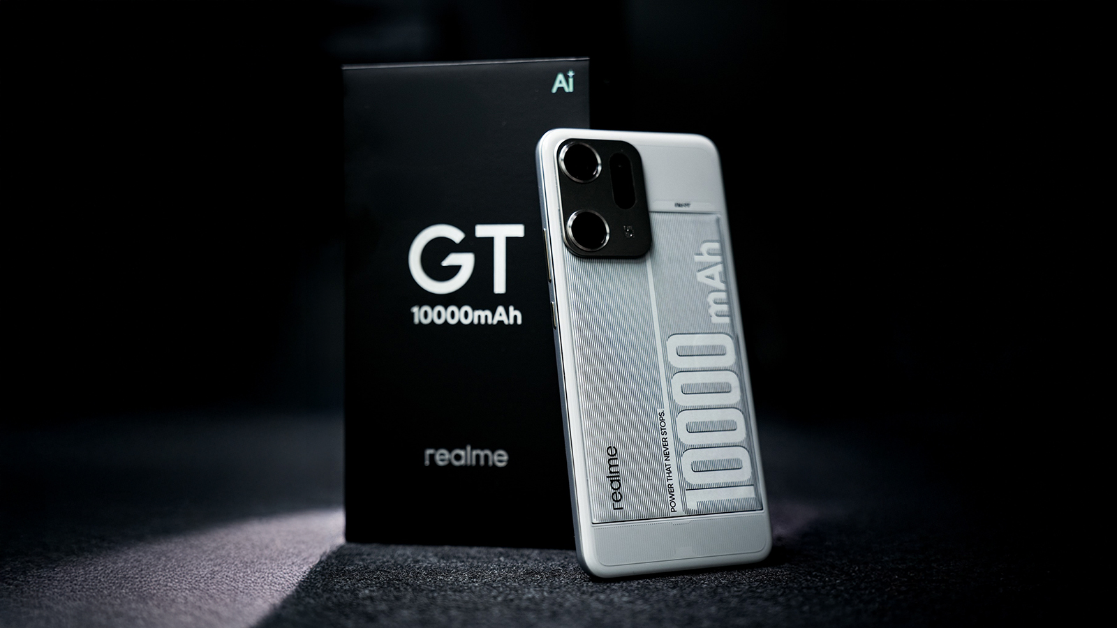 Realme Bikin Geger, Pamer HP Baterai 10.000mAh Tapi Tetap Tipis dan Ringan!