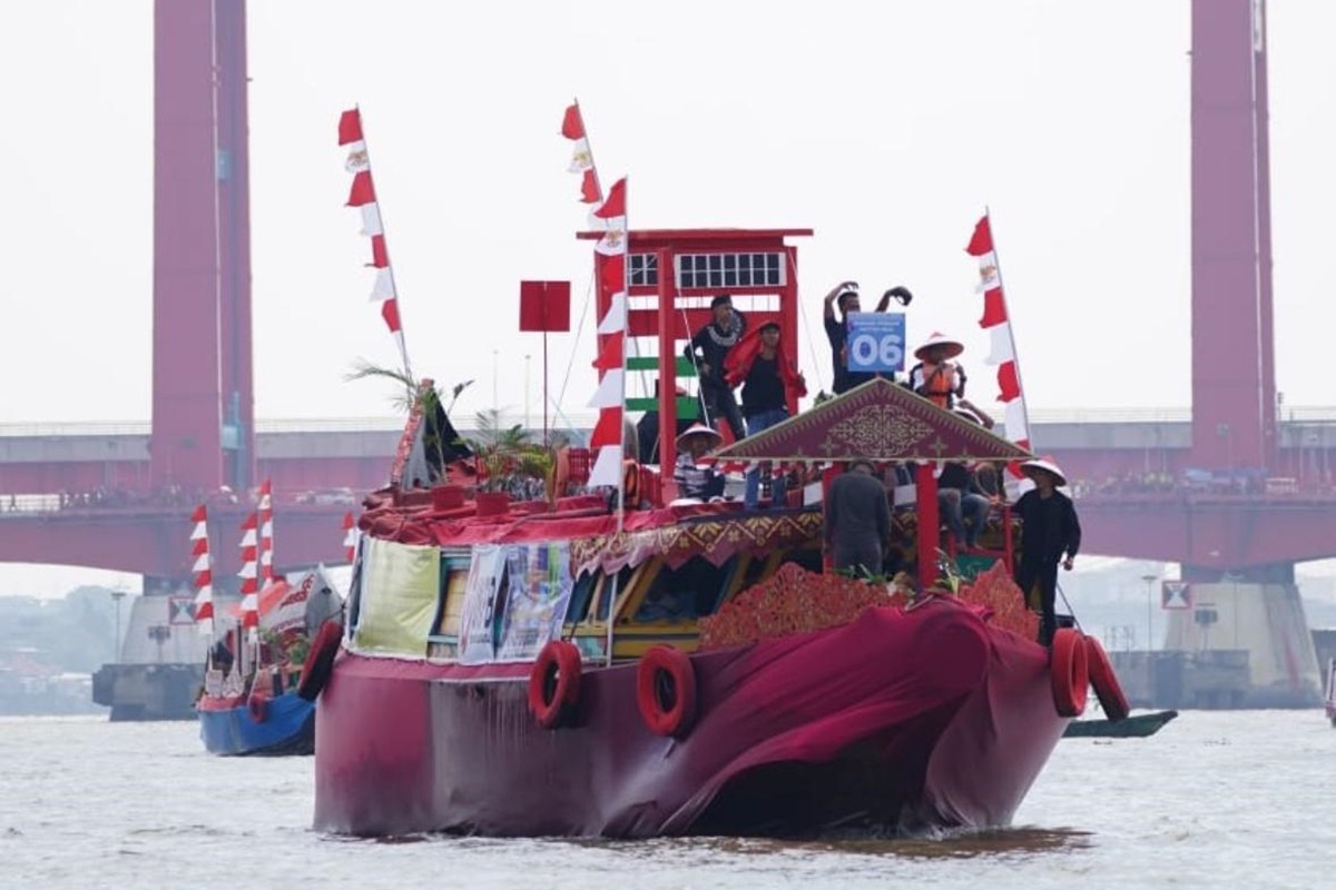 Perahu Hias Penuh Warna Meriahkan Festival Perahu Bidar 2024