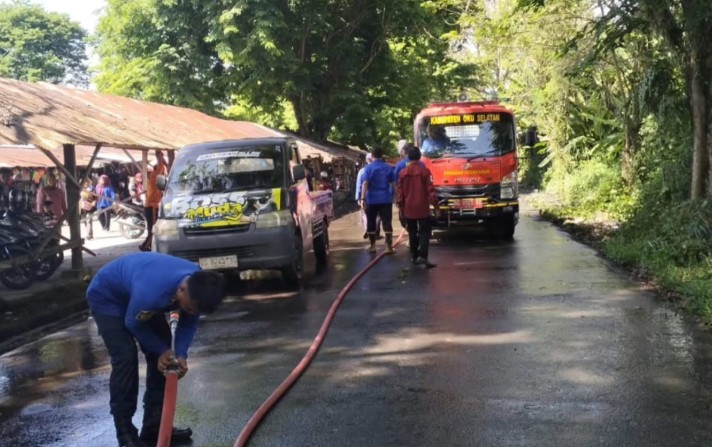 Gandeng Masyarakat Bersihkan Sampah di Pasar Saka Selabung