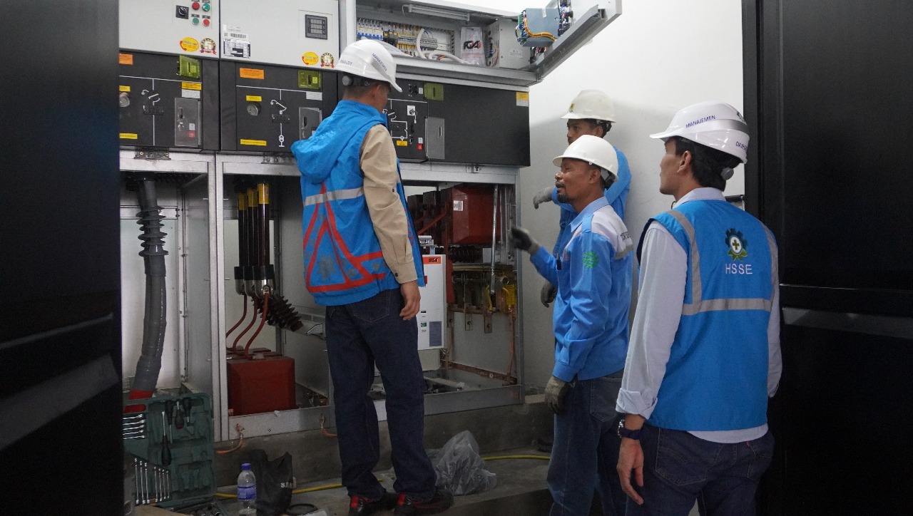 PLN UP3 Jambi Sambut Hari Pelanggan Nasional, Pasok Listrik Andal 690 kVA untuk PT Rezeki Makmur Bersinar di L