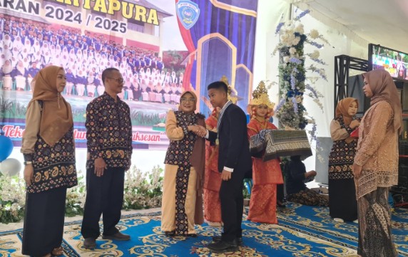 Pelepasan Siswa SMP Negeri 1 Martapura Penuh Haru