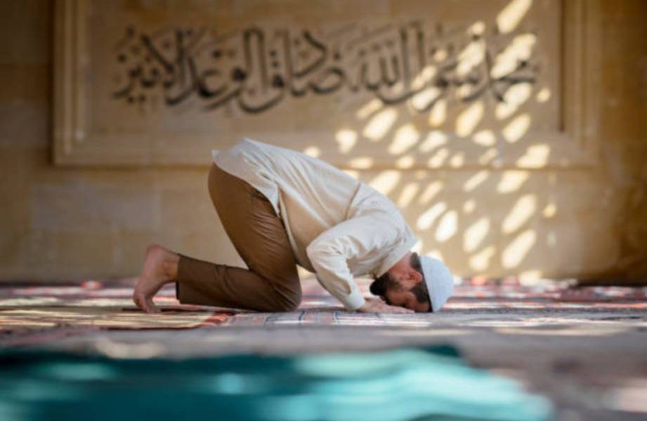 KUMPULAN DOA SHOLAT ! Disujud Terakhir Sebaiknya Baca 3 ayat ini