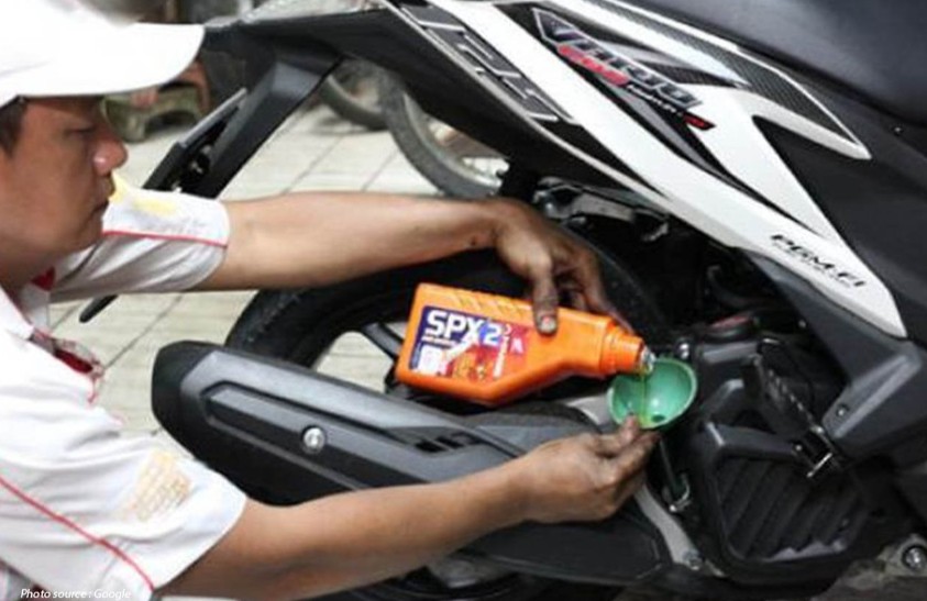Bahaya Kelebihan Oli Mesin pada Motor Bekas