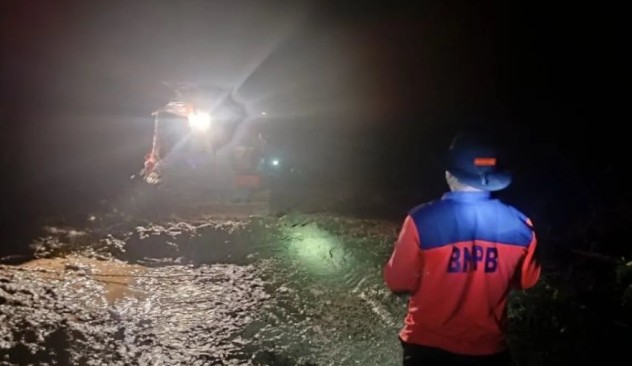 Jalan Penghubung OKU–OKU Selatan Lumpuh Akibat Longsor,BPBD Kerahkan Alat Berat