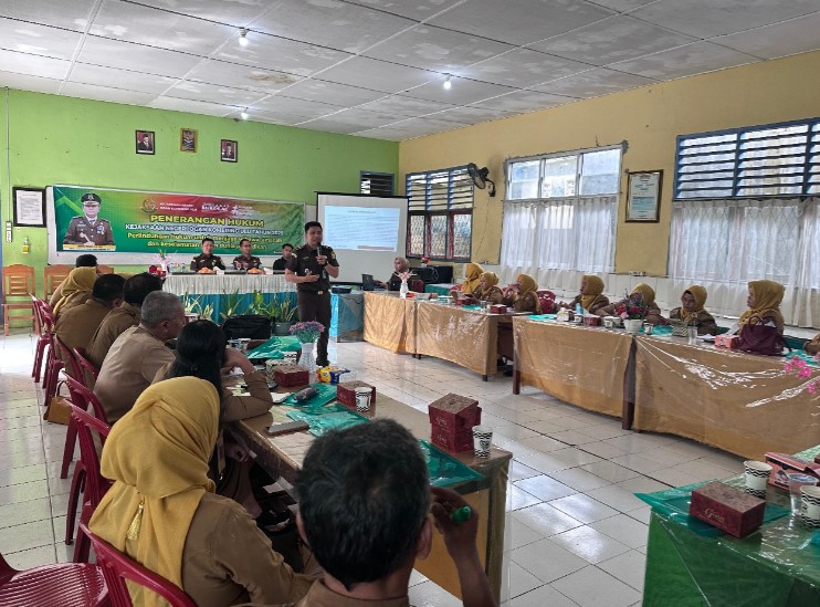 Kejari OKU Berikan Edukasi Hukum kepada 30 Kepala Sekolah SMP