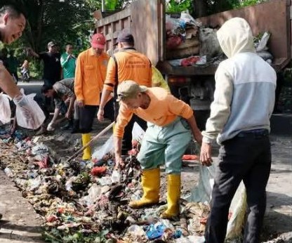 Ajak Masyarakat Buang Sampah Pada Tempatnya