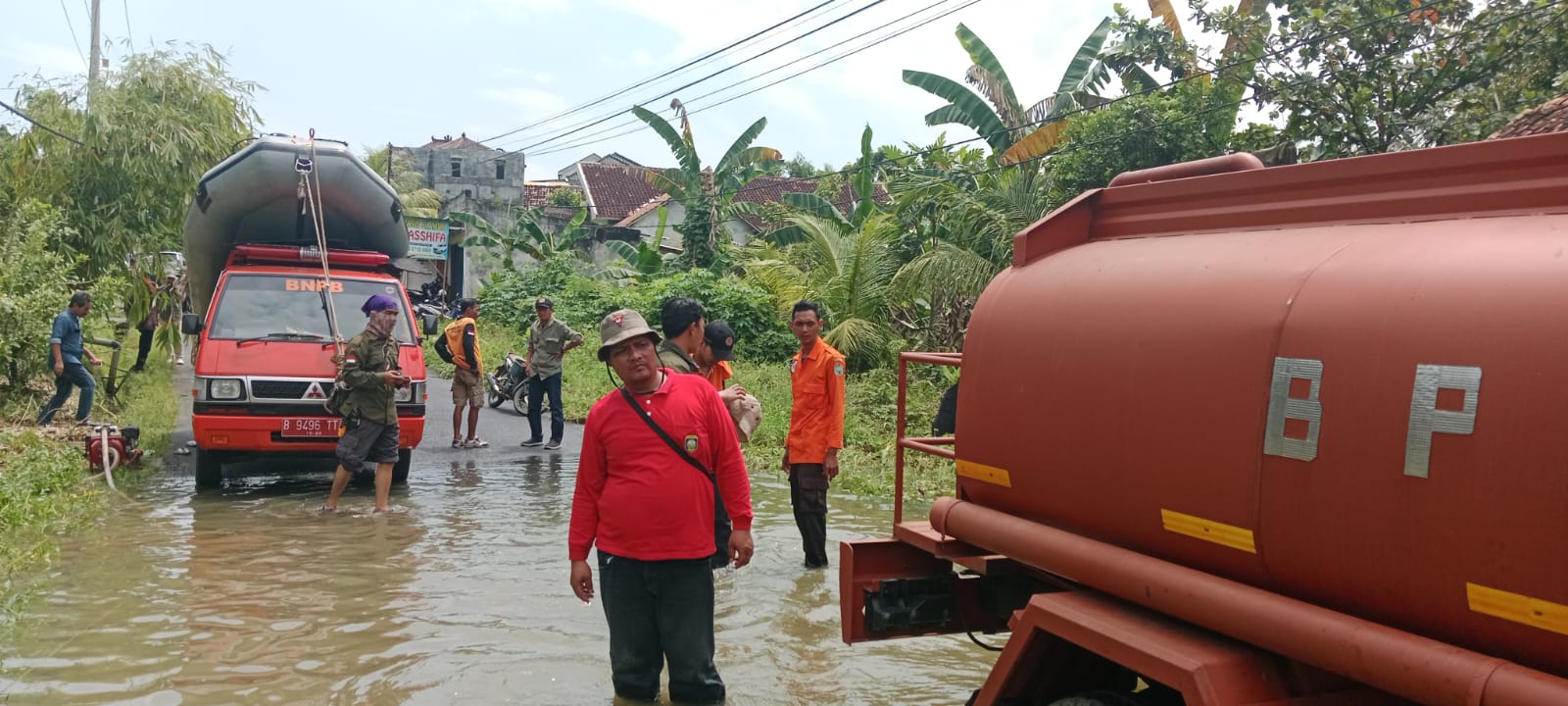 BPBD OKU Terjunkan Alat dan Personil ke Lokasi Banjir