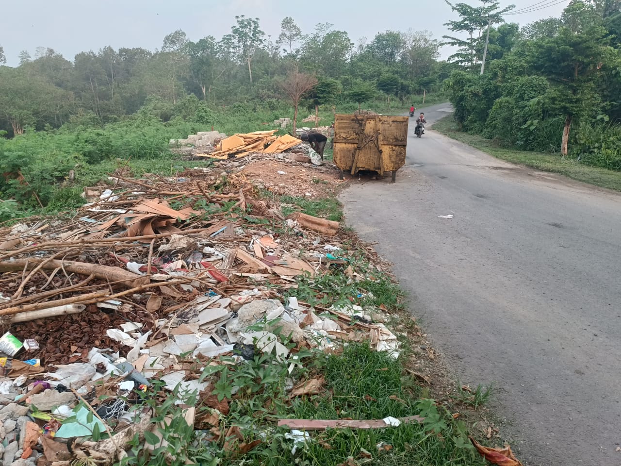 Masyarakat OKU Masih Minim Peduli Lingkungan, Sampah Menggunung  Terkesan Dibiarkan