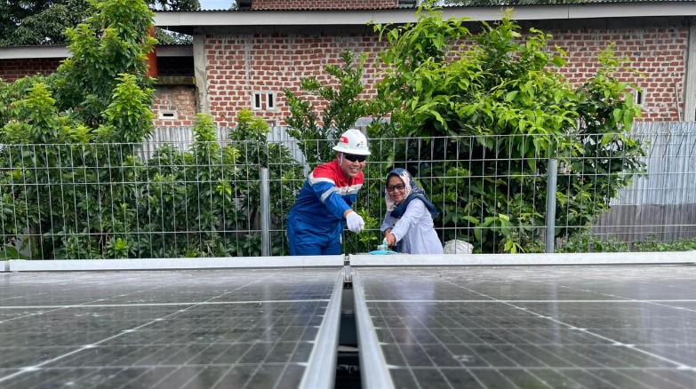 Panel Surya Ubah Nasib KWT Melati di Musi Rawas, Usaha Kue Kini Makin Cuan